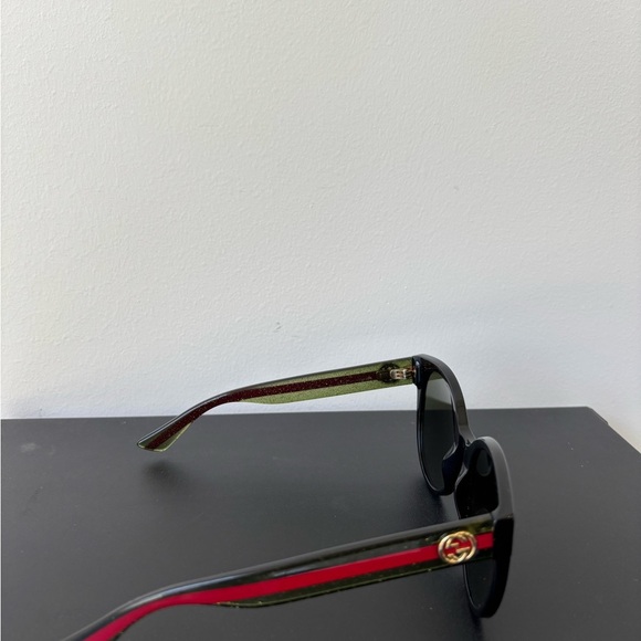Gucci Black Sunglasses - Picture 4 of 7